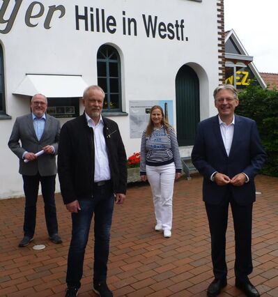 Gratulierten dem SPD-Bürgermeisterkandidaten Burkhard Günther: MdB Achim Post und MdL Ernst-Wilhelm-Rahe
