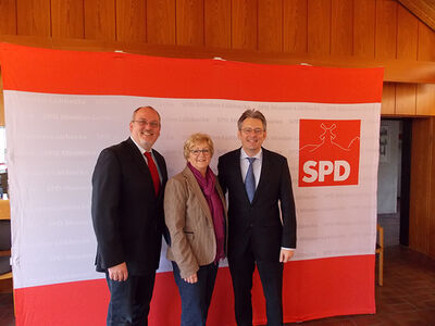 v.l. Ernst-Wilhelm Rahe, Inge Howe & Achim Post (Foto: SPD)