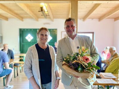 SPD-Ortsvereinsvorsitzende Ulrike Grannemann mit SPD-Bürgermeisterkandidat Andreas Kulle